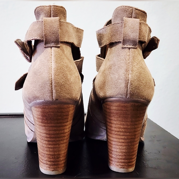 *NWOT* MICHAEL KORS | Walden Suede Booties | Light Mushroom | Size 6 - Picture 3 of 13